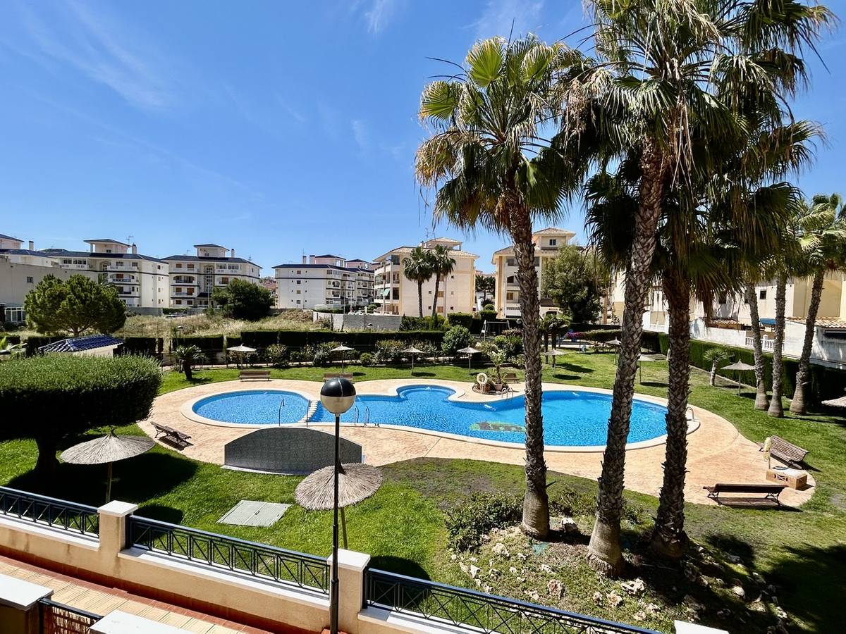Se vende Apartamento Planta Media de 2 dormitorios en Costa Blanca, Alicante, España
