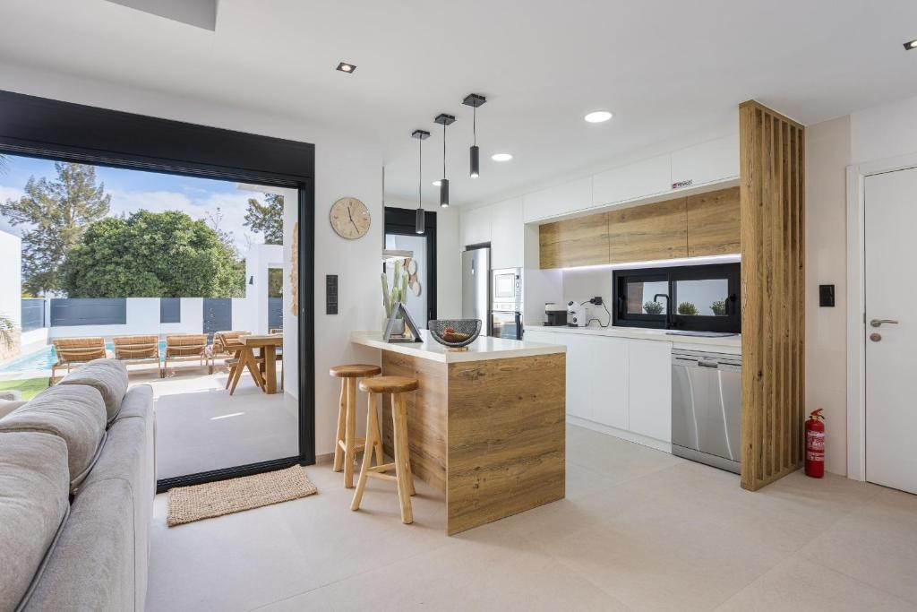 3 Bed Townhouse for sale in Dolores Costa Blanca, Alicante, Spain