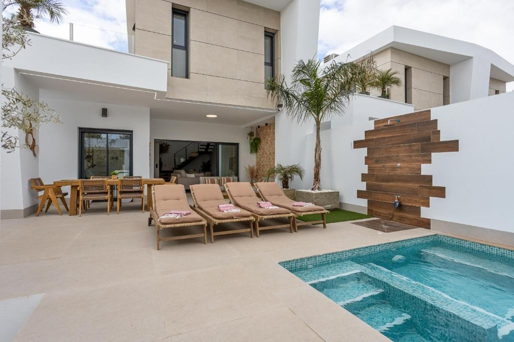 3 Bed Townhouse for sale in Dolores Costa Blanca, Alicante, Spain
