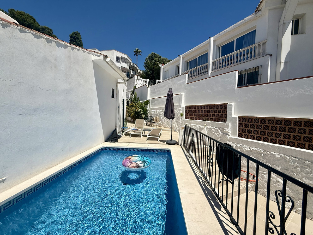 5 Bed Townhouse for sale in Nueva Andalucía Costa Del Sol, Málaga, Spain