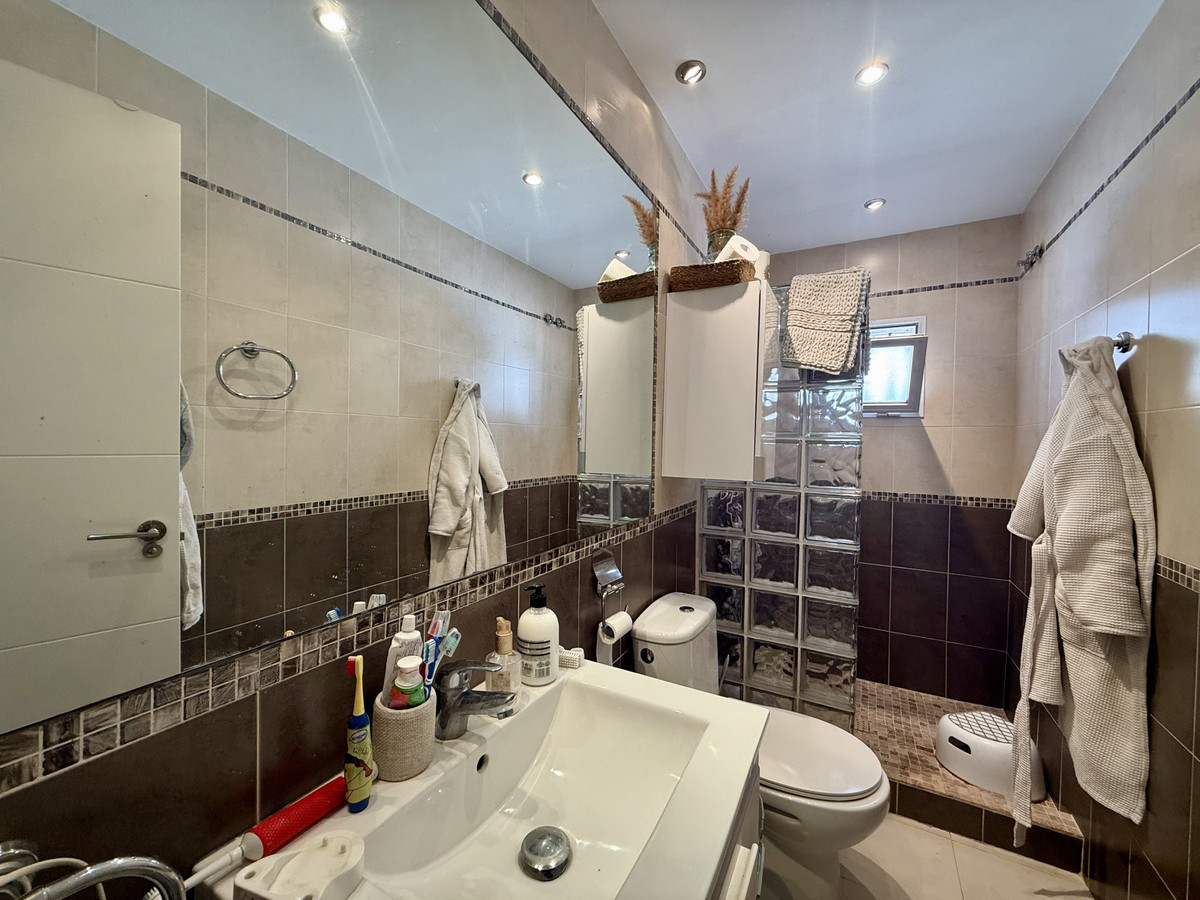 5 Bed Townhouse for sale in Nueva Andalucía Costa Del Sol, Málaga, Spain