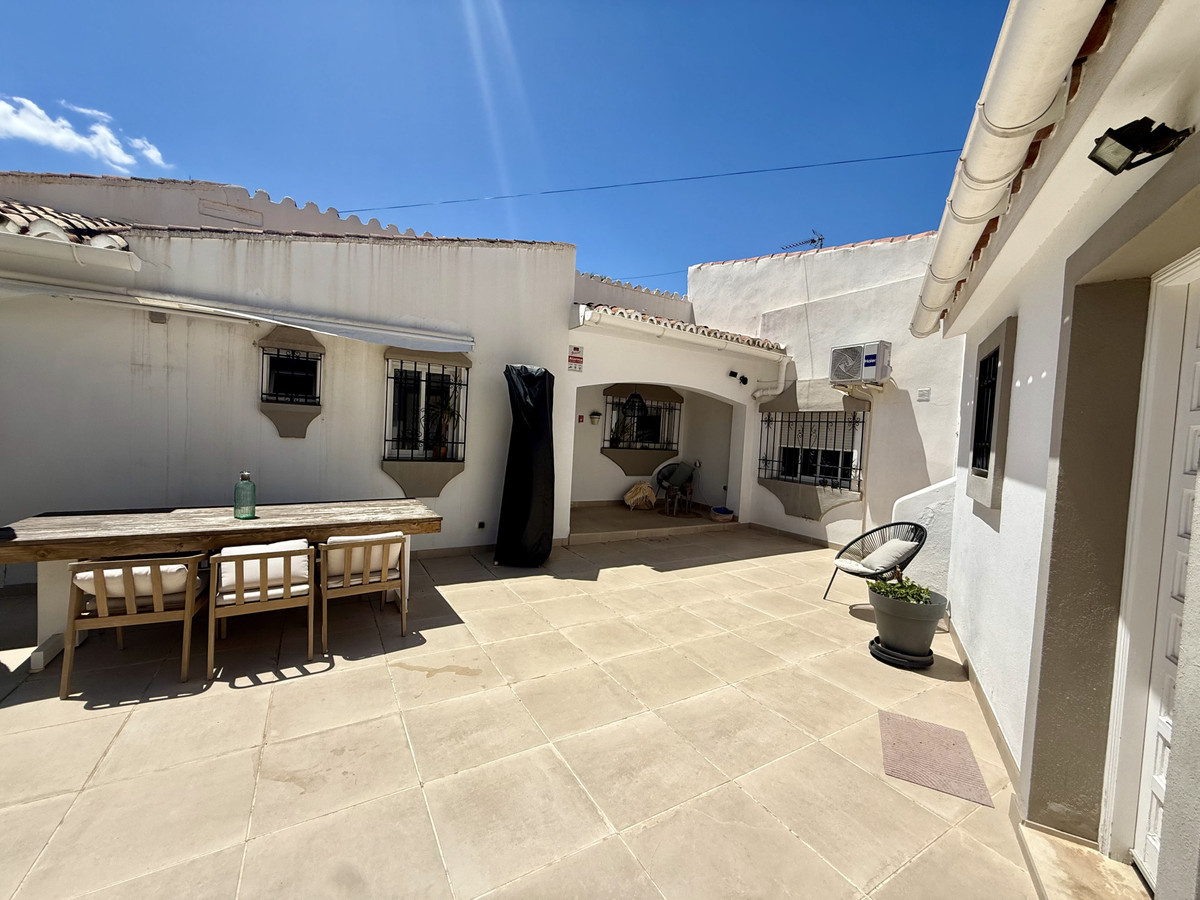 5 Bed Townhouse for sale in Nueva Andalucía Costa Del Sol, Málaga, Spain