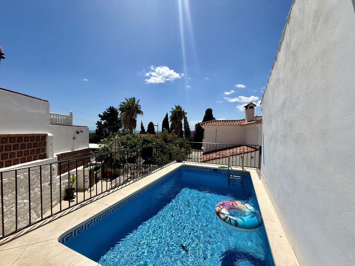 5 Bed Townhouse for sale in Nueva Andalucía Costa Del Sol, Málaga, Spain