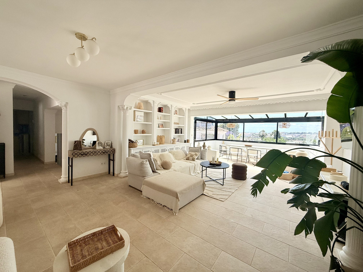 5 Bed Townhouse for sale in Nueva Andalucía Costa Del Sol, Málaga, Spain