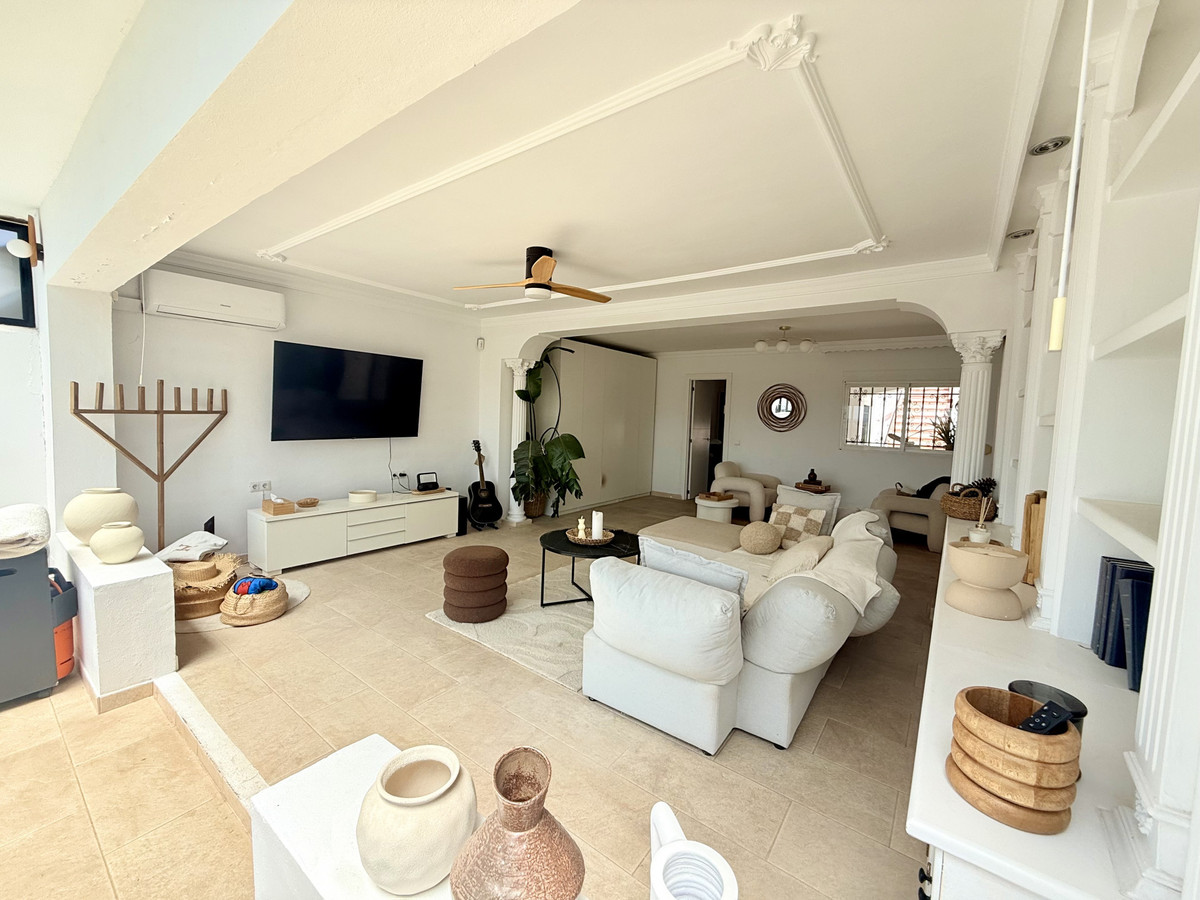 5 Bed Townhouse for sale in Nueva Andalucía Costa Del Sol, Málaga, Spain