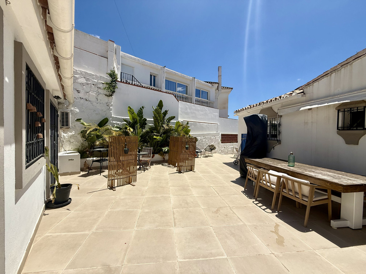 5 Bed Townhouse for sale in Nueva Andalucía Costa Del Sol, Málaga, Spain