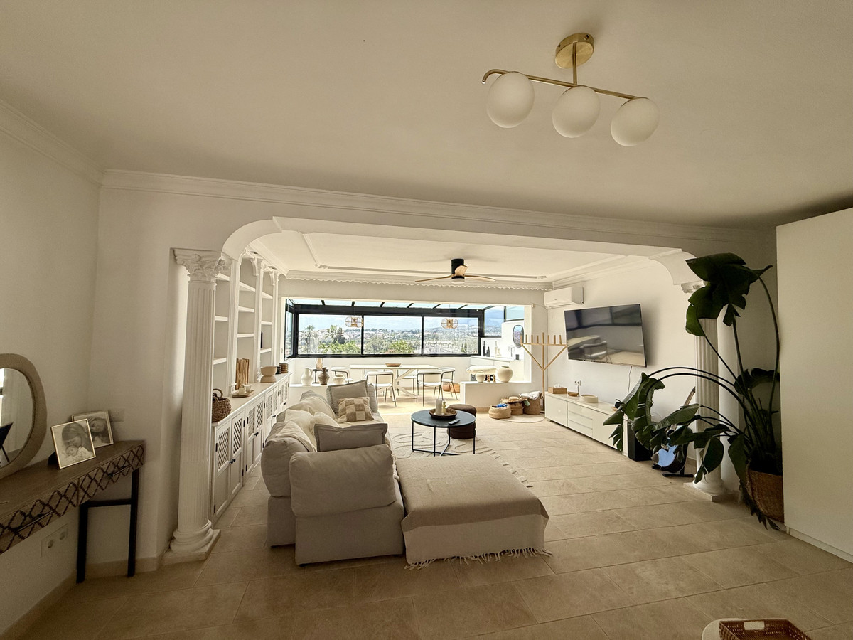 5 Bed Townhouse for sale in Nueva Andalucía Costa Del Sol, Málaga, Spain