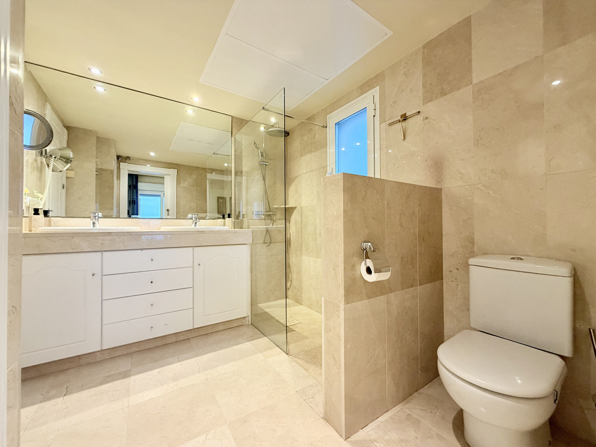 2 Bed Apartment for sale in Estepona Costa Del Sol, Málaga, Spain