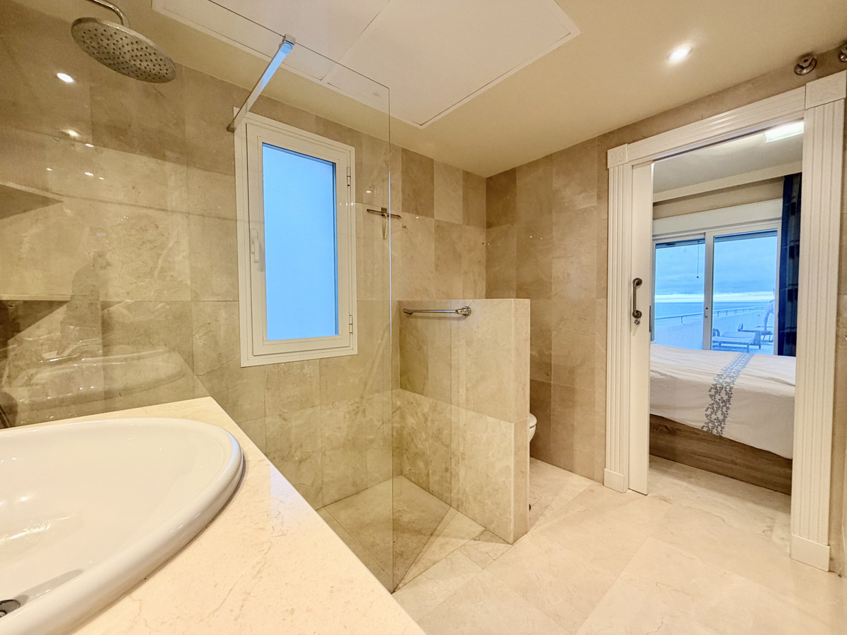 2 Bed Apartment for sale in Estepona Costa Del Sol, Málaga, Spain