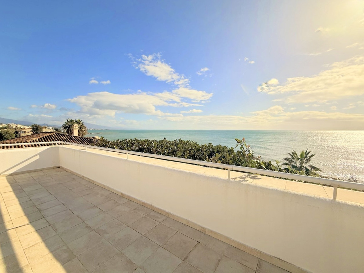 2 Bed Apartment for sale in Estepona Costa Del Sol, Málaga, Spain