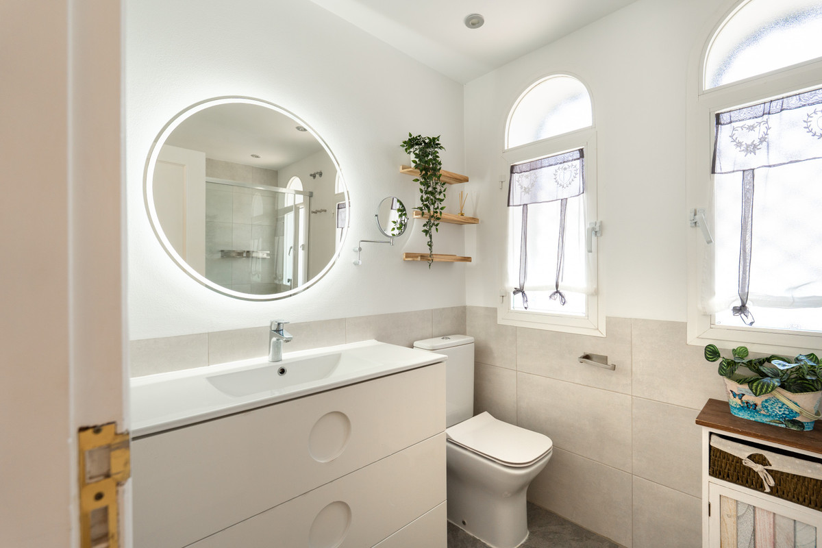 4 Bed Townhouse for sale in Nueva Andalucía Costa Del Sol, Málaga, Spain