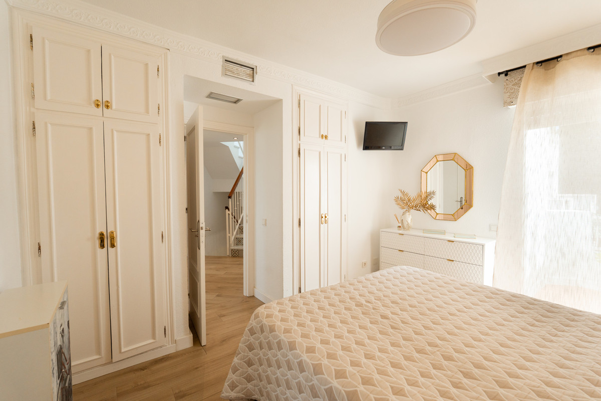 4 Bed Townhouse for sale in Nueva Andalucía Costa Del Sol, Málaga, Spain