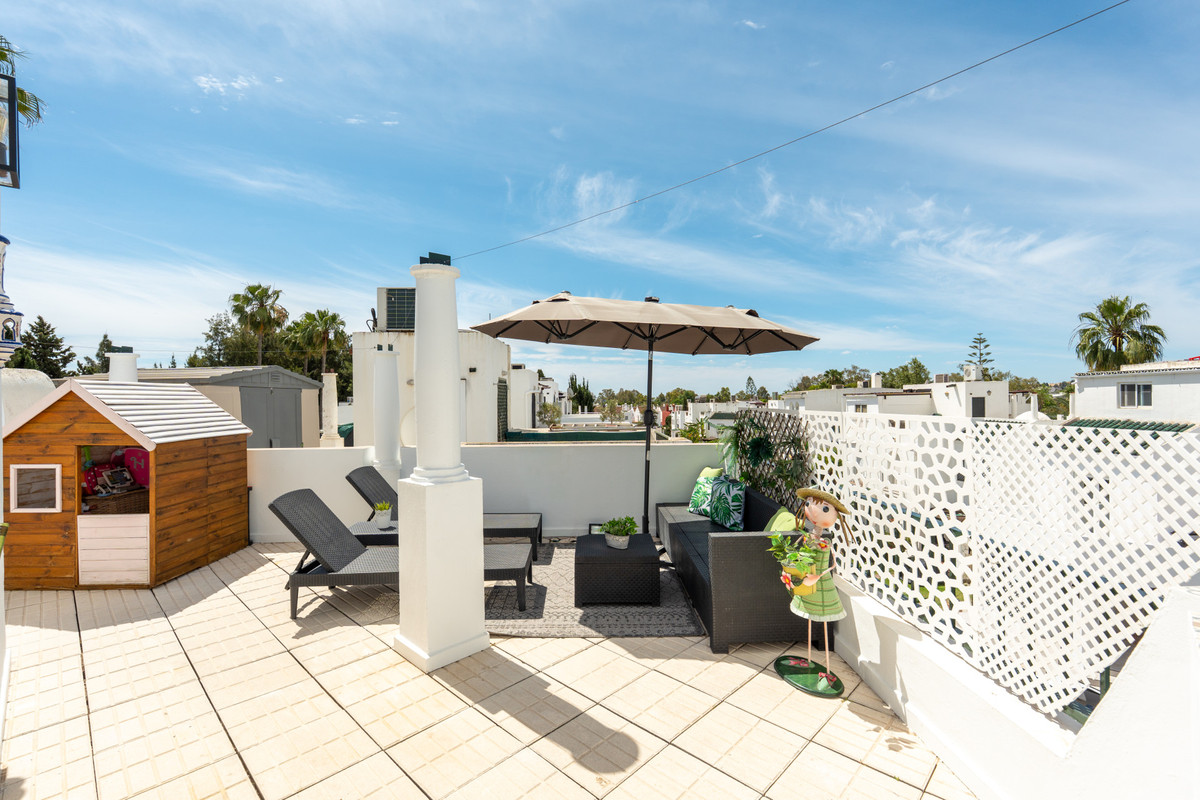 4 Bed Townhouse for sale in Nueva Andalucía Costa Del Sol, Málaga, Spain
