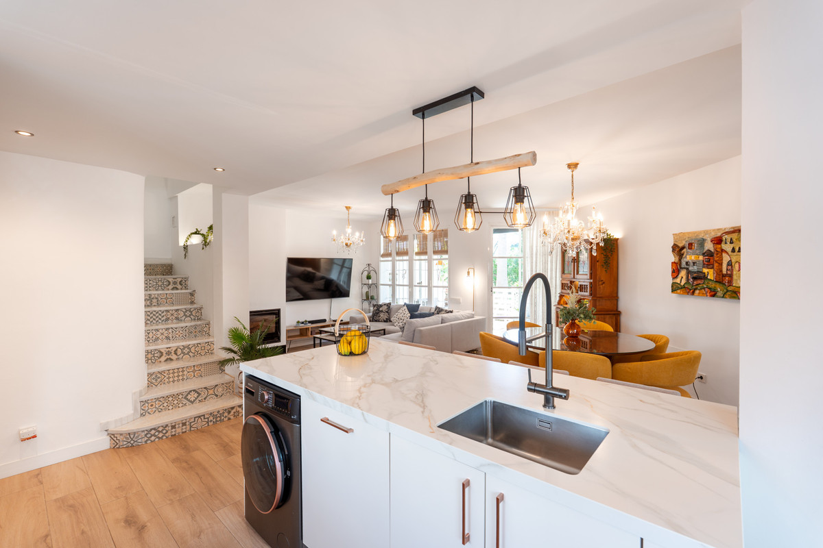 4 Bed Townhouse for sale in Nueva Andalucía Costa Del Sol, Málaga, Spain