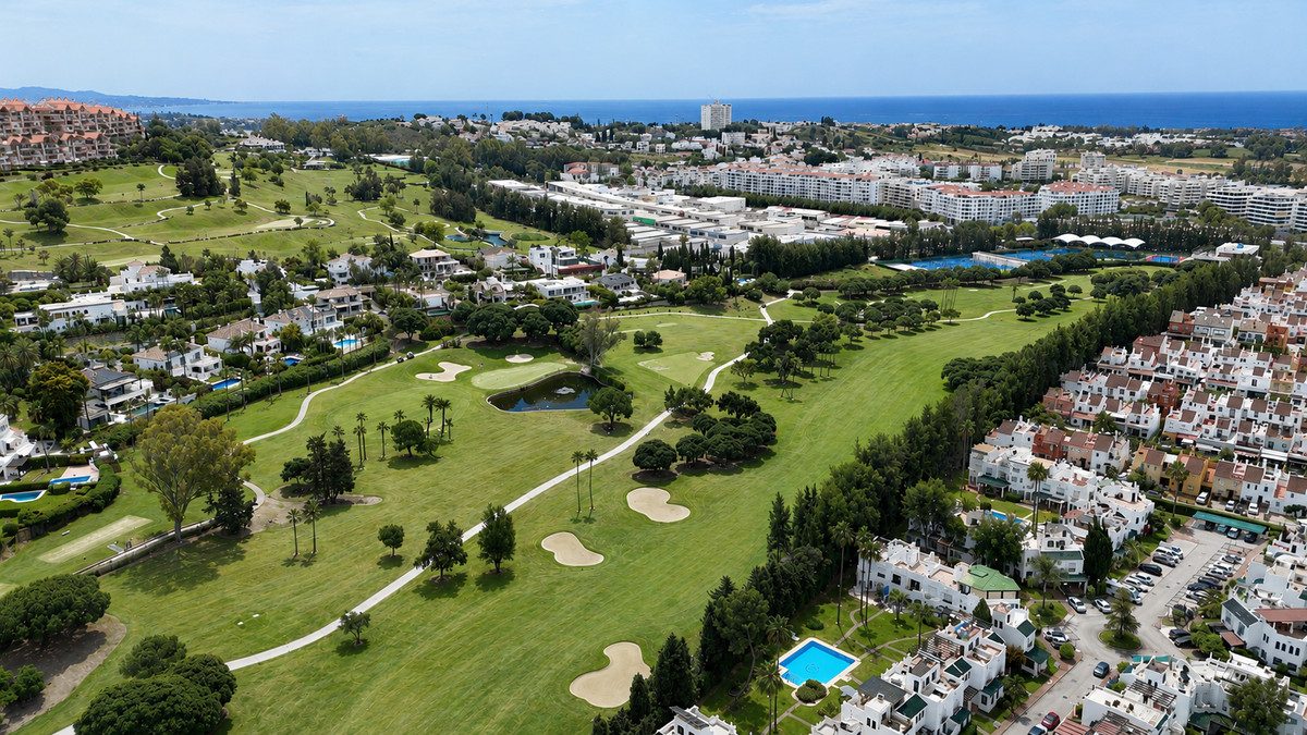 4 Bed Townhouse for sale in Nueva Andalucía Costa Del Sol, Málaga, Spain