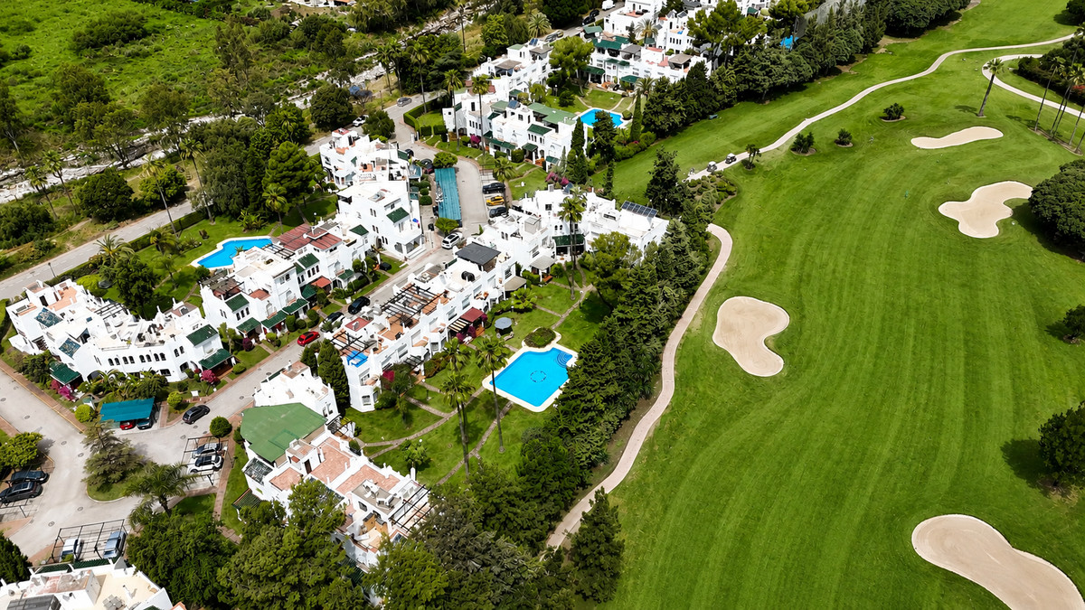 4 Bed Townhouse for sale in Nueva Andalucía Costa Del Sol, Málaga, Spain