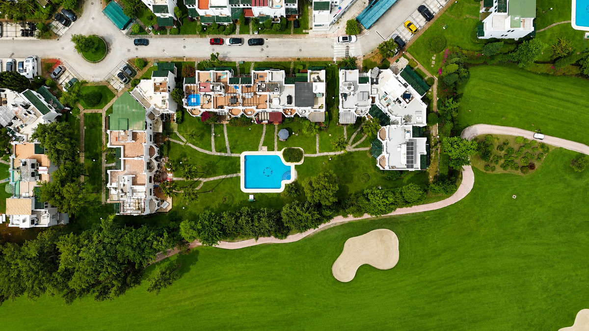 4 Bed Townhouse for sale in Nueva Andalucía Costa Del Sol, Málaga, Spain