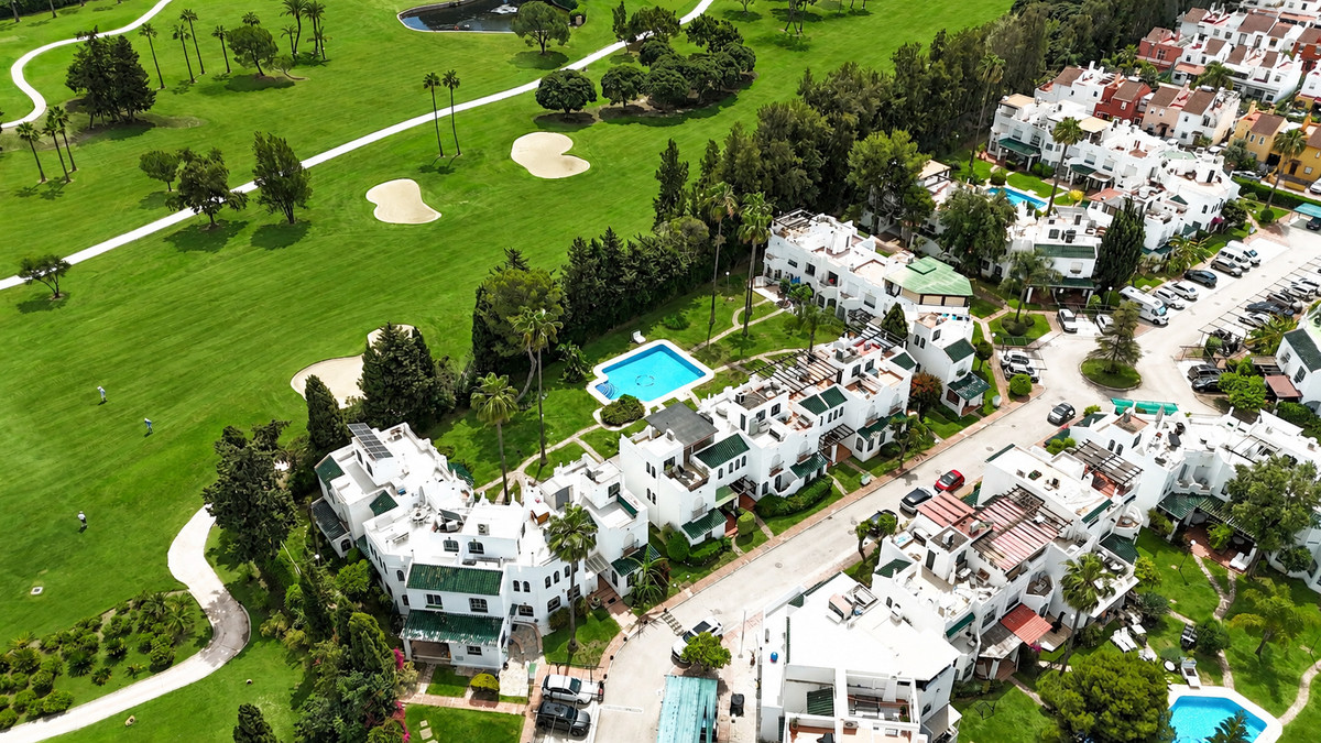 4 Bed Townhouse for sale in Nueva Andalucía Costa Del Sol, Málaga, Spain