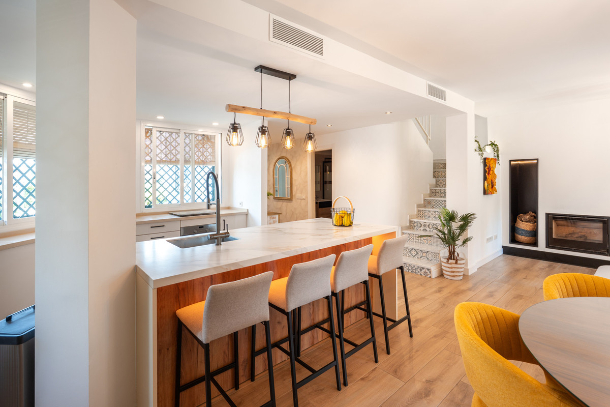 4 Bed Townhouse for sale in Nueva Andalucía Costa Del Sol, Málaga, Spain