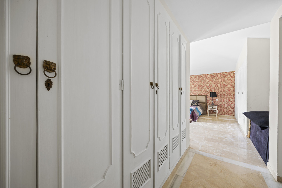 3 Bed Townhouse for sale in Benahavís Costa Del Sol, Málaga, Spain
