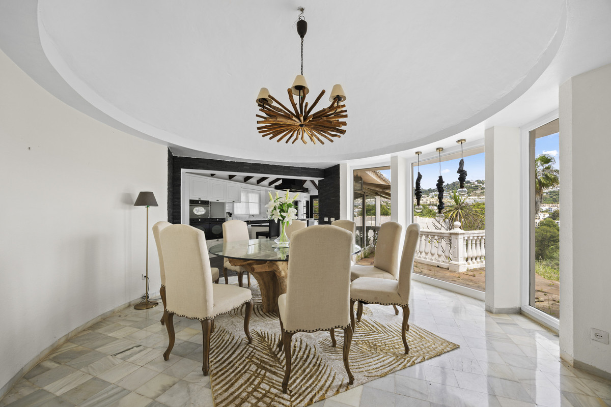 3 Bed Townhouse for sale in Benahavís Costa Del Sol, Málaga, Spain