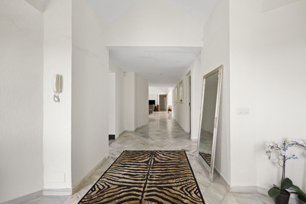 3 Bed Townhouse for sale in Benahavís Costa Del Sol, Málaga, Spain