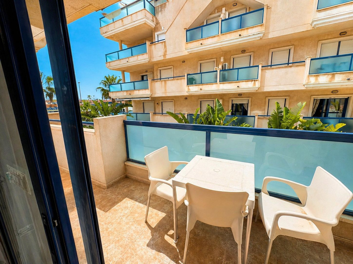 Se vende Apartamento Planta Media de 2 dormitorios en Costa Blanca, Alicante, España