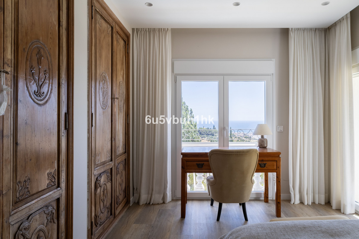 5 Bed Townhouse for sale in Marbella Costa Del Sol, Málaga, Spain