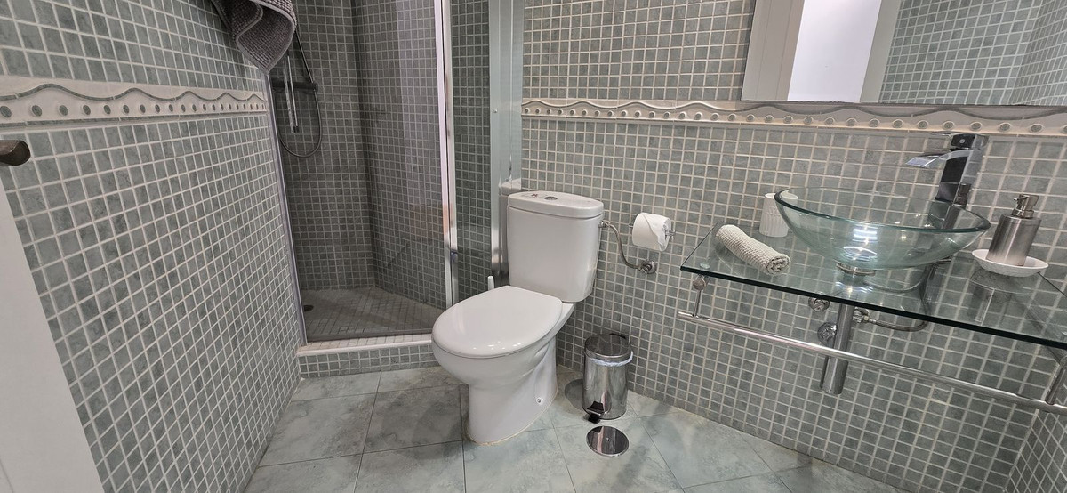 Se vende Apartamento Planta Media de 2 dormitorios en Costa Del Sol, Málaga, España