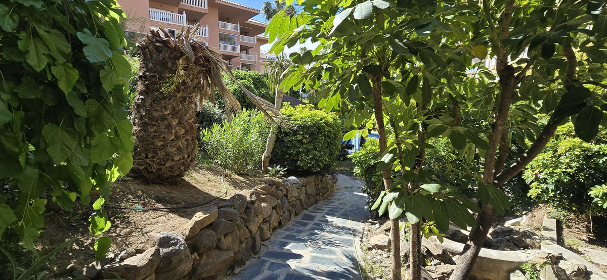 Se vende Apartamento Planta Media de 2 dormitorios en Costa Del Sol, Málaga, España