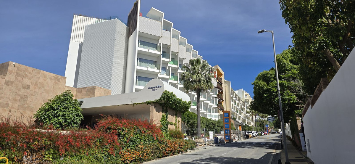 Se vende Apartamento Planta Media de 2 dormitorios en Costa Del Sol, Málaga, España