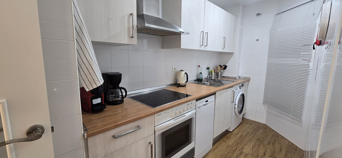 Se vende Apartamento Planta Media de 2 dormitorios en Costa Del Sol, Málaga, España