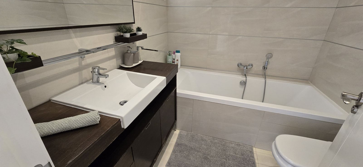 Se vende Apartamento Planta Media de 2 dormitorios en Costa Del Sol, Málaga, España