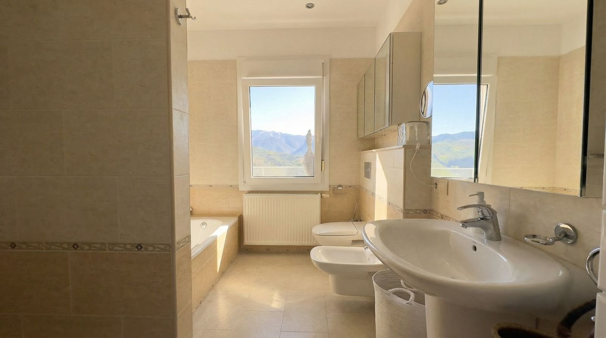 4 Bed Townhouse for sale in Guaro Costa Del Sol, Málaga, Spain