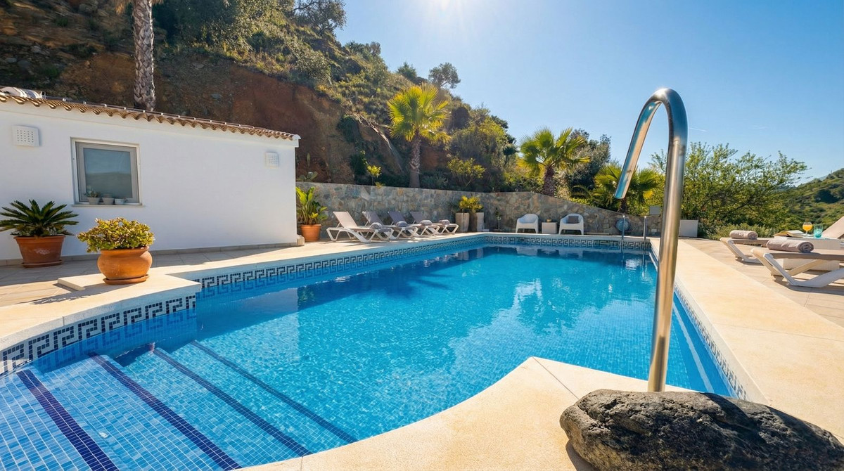 4 Bed Townhouse for sale in Guaro Costa Del Sol, Málaga, Spain