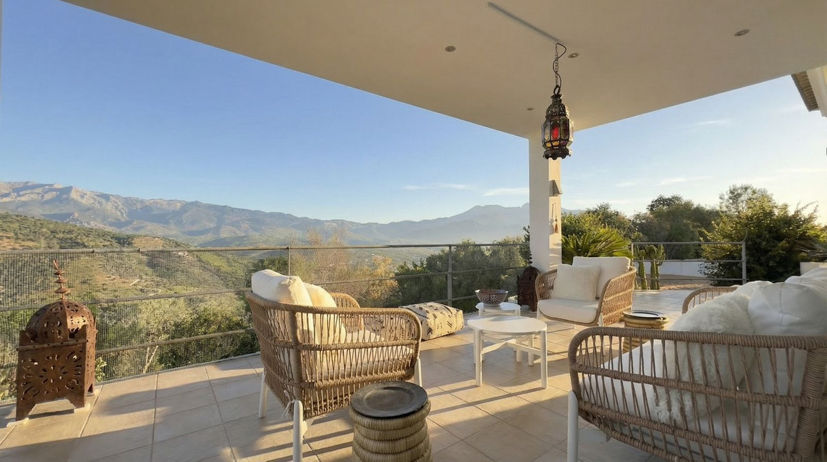 4 Bed Townhouse for sale in Guaro Costa Del Sol, Málaga, Spain