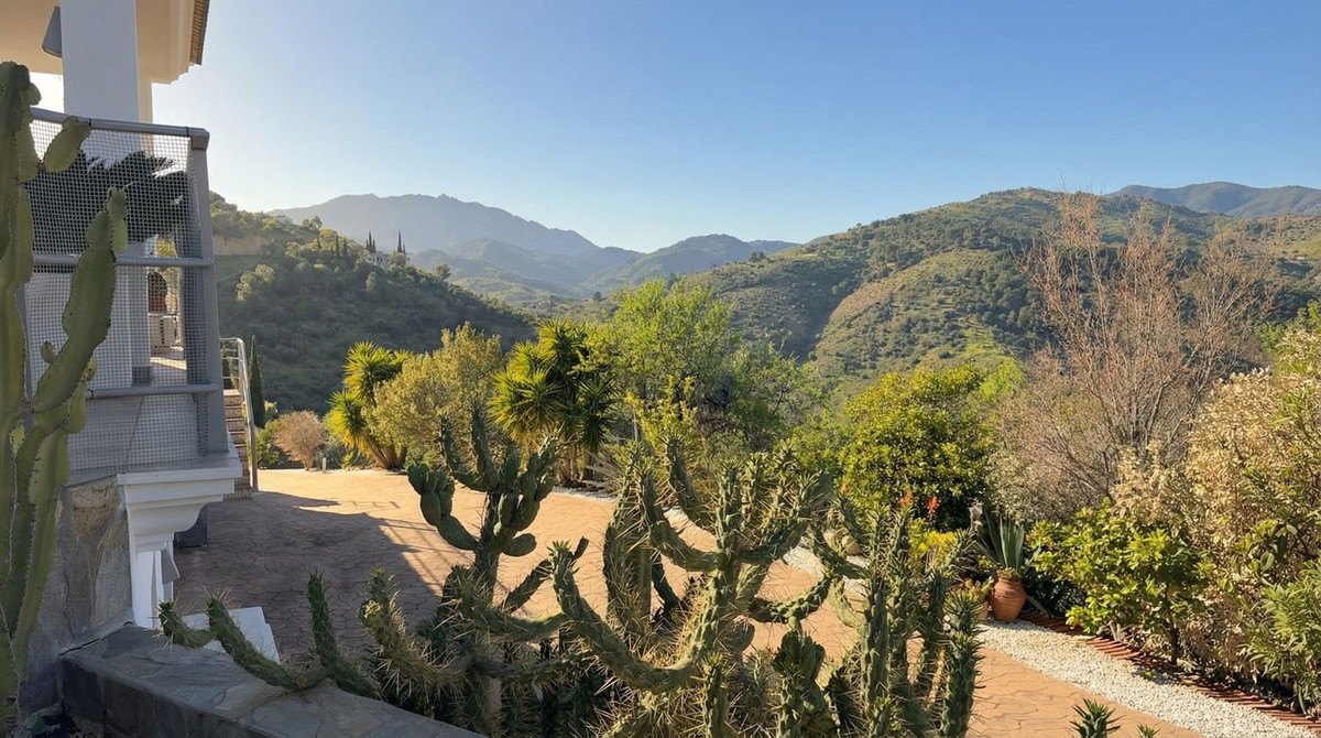 4 Bed Townhouse for sale in Guaro Costa Del Sol, Málaga, Spain