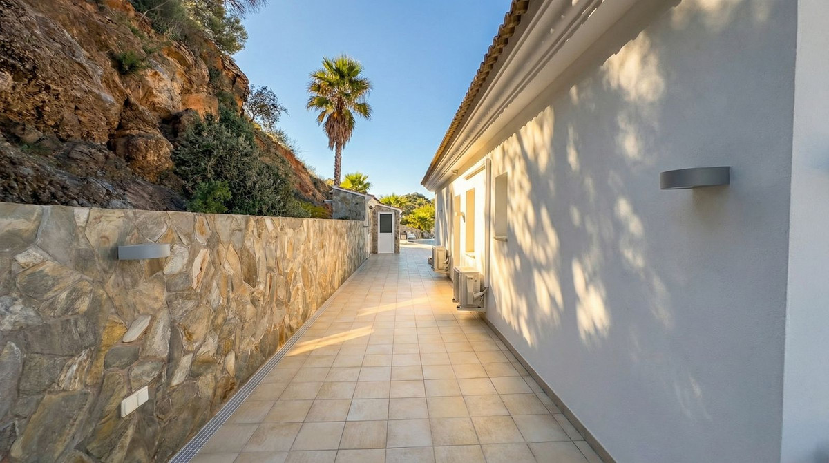 4 Bed Townhouse for sale in Guaro Costa Del Sol, Málaga, Spain
