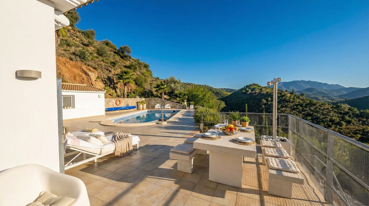 4 Bed Townhouse for sale in Guaro Costa Del Sol, Málaga, Spain