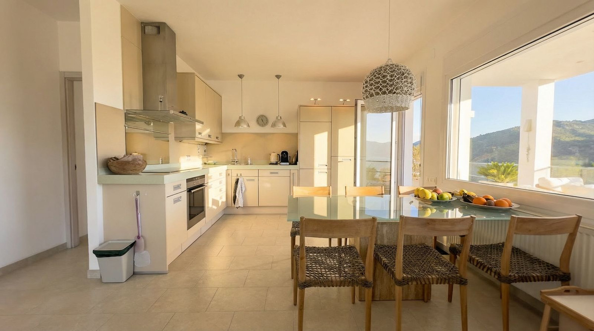 4 Bed Townhouse for sale in Guaro Costa Del Sol, Málaga, Spain