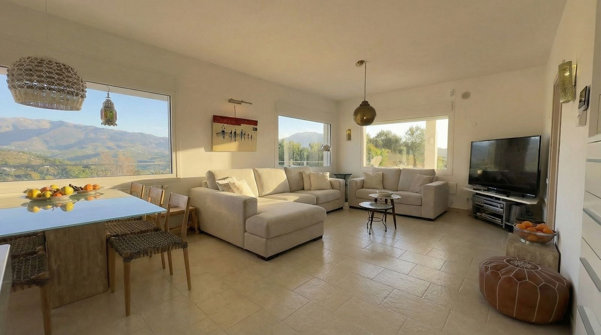 4 Bed Townhouse for sale in Guaro Costa Del Sol, Málaga, Spain