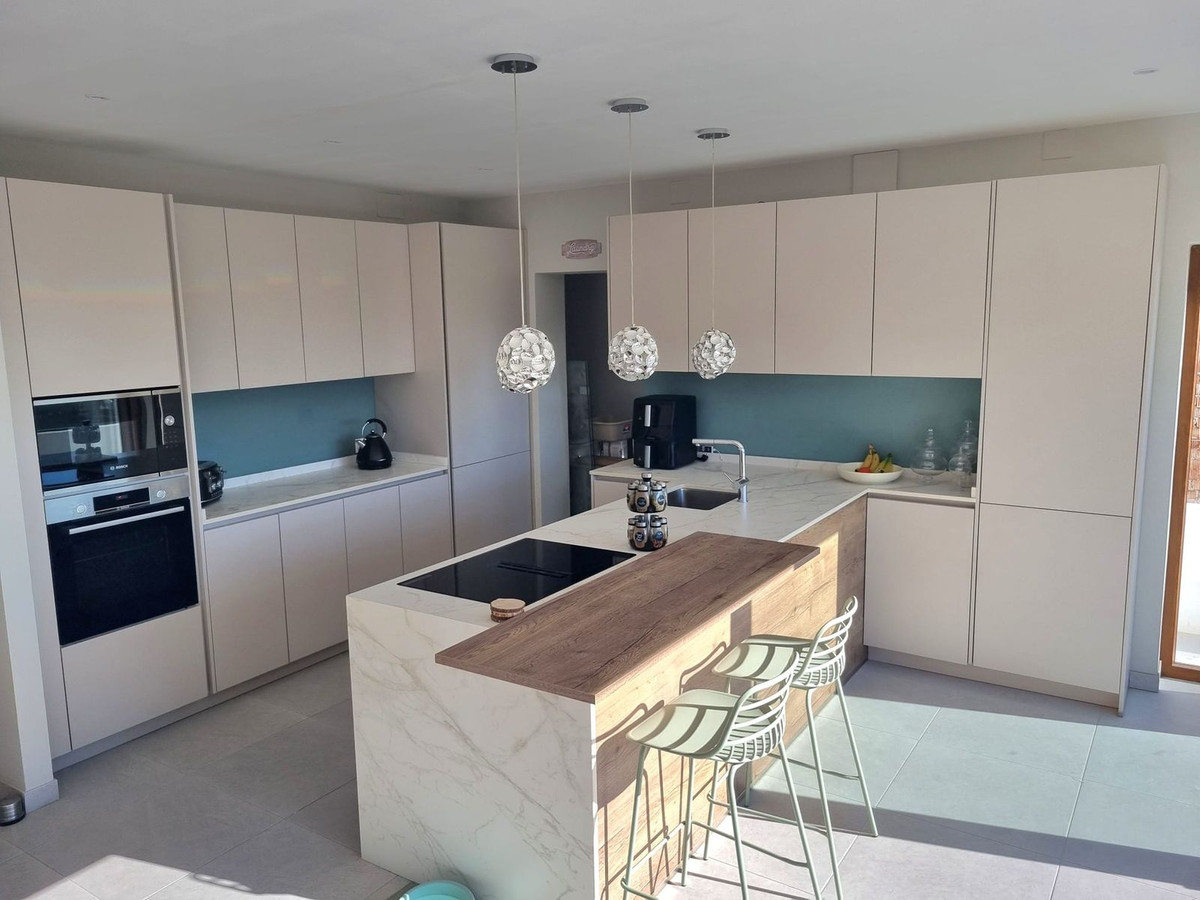 Se vende Villa - Chalet de 5 dormitorios en Costa Del Sol, Málaga, España