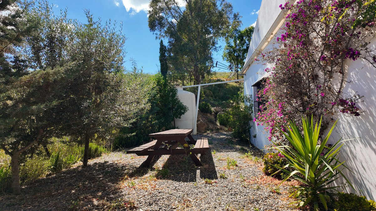 Se vende Finca - Cortijo de 2 dormitorios en Costa Del Sol, Málaga, España
