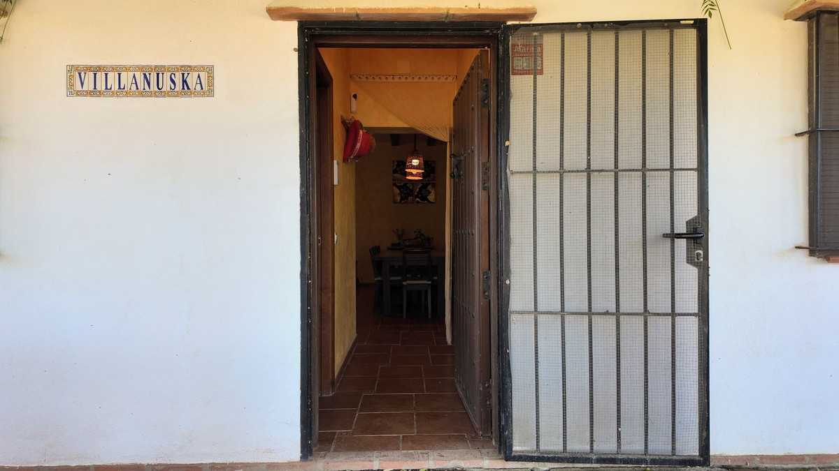 Se vende Finca - Cortijo de 2 dormitorios en Costa Del Sol, Málaga, España