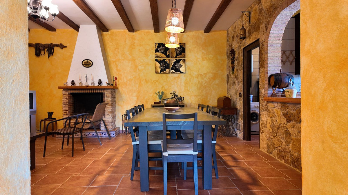 Se vende Finca - Cortijo de 2 dormitorios en Costa Del Sol, Málaga, España