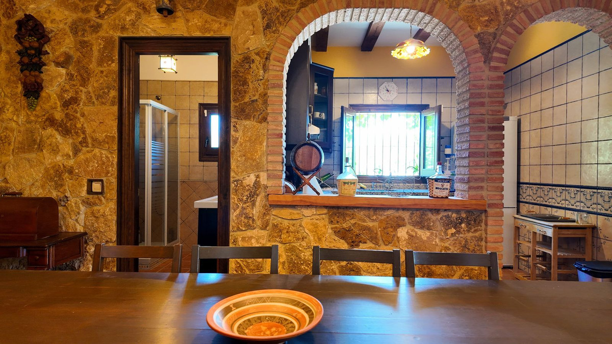 Se vende Finca - Cortijo de 2 dormitorios en Costa Del Sol, Málaga, España