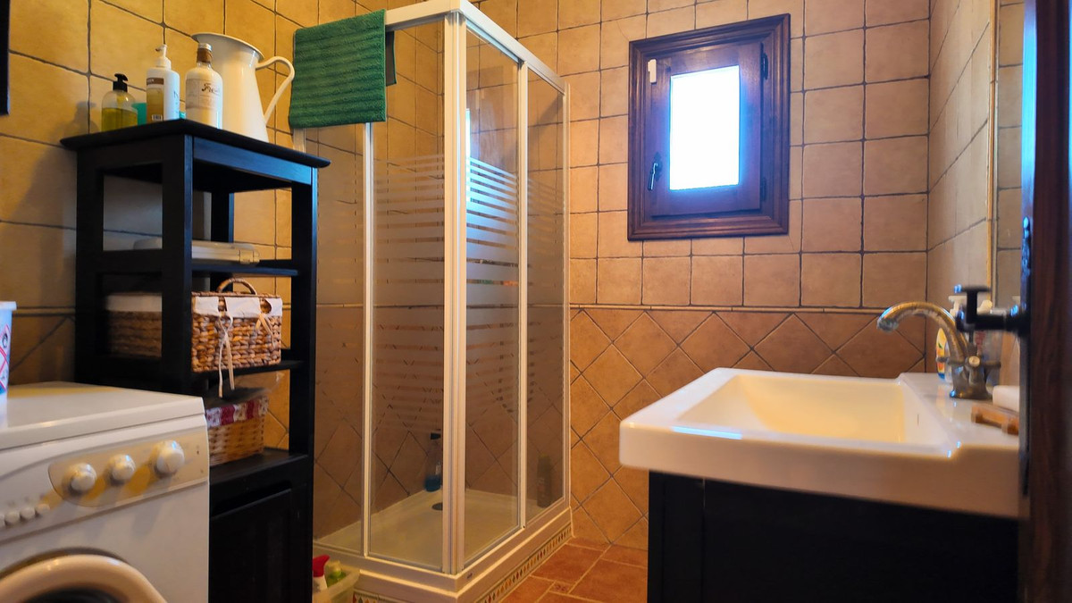 Se vende Finca - Cortijo de 2 dormitorios en Costa Del Sol, Málaga, España