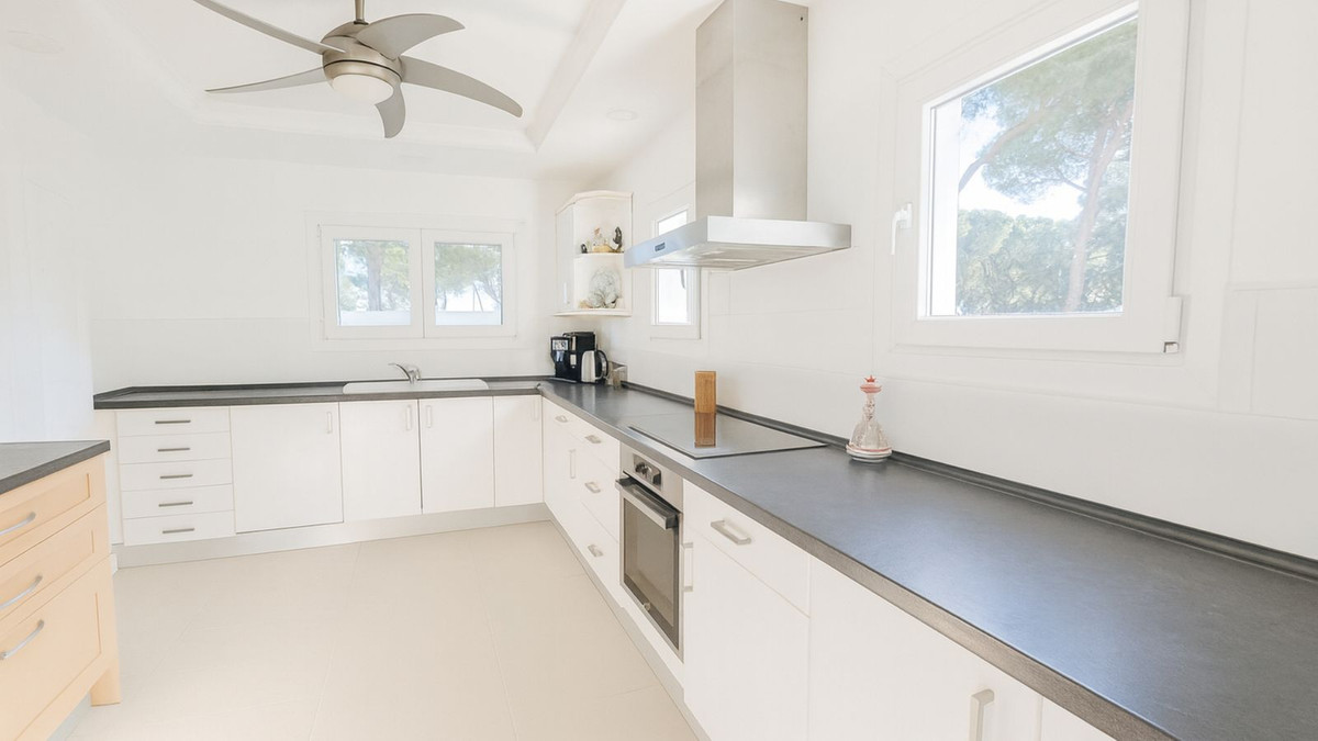 4 Bed Townhouse for sale in El Rosario Costa Del Sol, Málaga, Spain