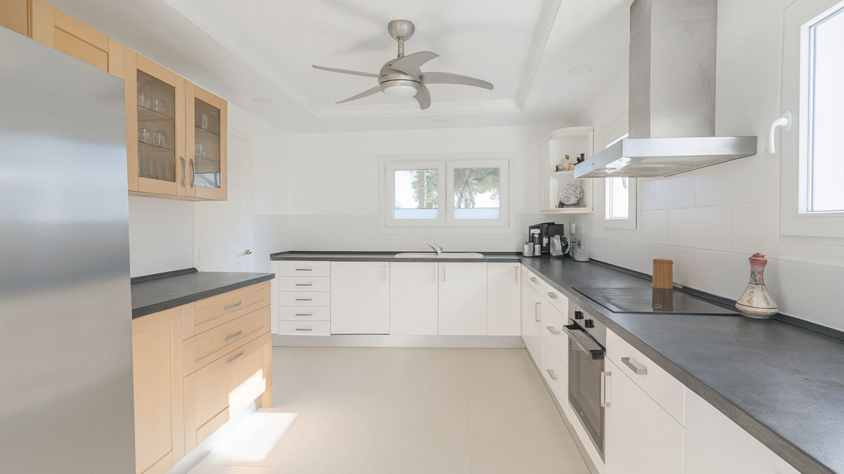 4 Bed Townhouse for sale in El Rosario Costa Del Sol, Málaga, Spain