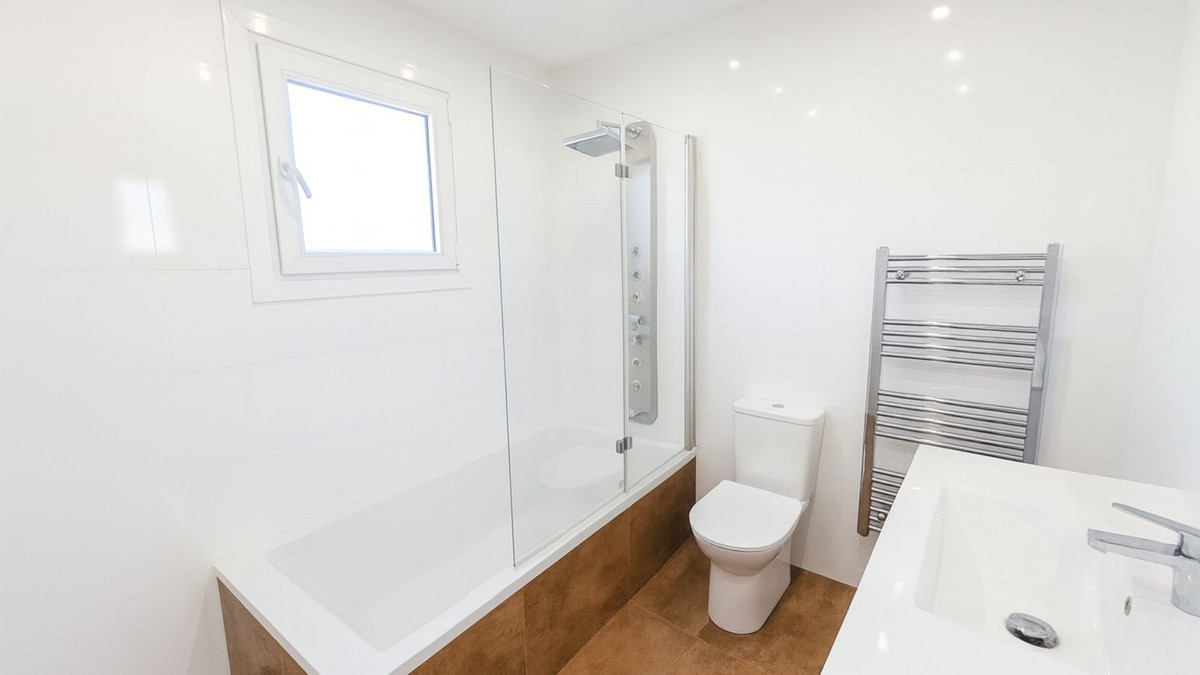 4 Bed Townhouse for sale in El Rosario Costa Del Sol, Málaga, Spain